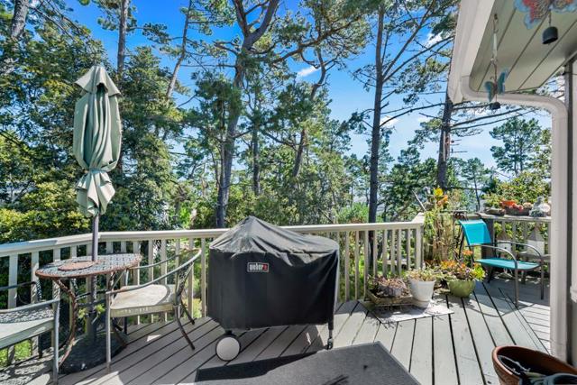6 Stratford Place, Monterey CA: https://media.crmls.org/mediaz/5fa413ed-17b9-4af9-9e52-c01c5c81d644.jpg