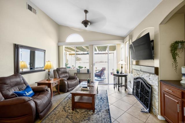 Detail Gallery Image 11 of 28 For 40455 via Tapadero, Murrieta,  CA 92562 - 3 Beds | 2/1 Baths