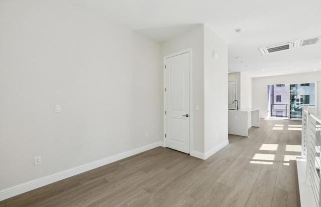 2425 Willow Way, San Mateo CA: https://media.crmls.org/mediaz/5fa4498a-201c-42a2-9aee-f24fe61aa9d7.jpg