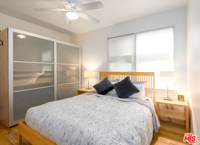 10739 Jefferson Boulevard, Culver City CA: https://media.crmls.org/mediaz/5fa48b58-930f-4945-90e2-89893ff4ccfc.jpg