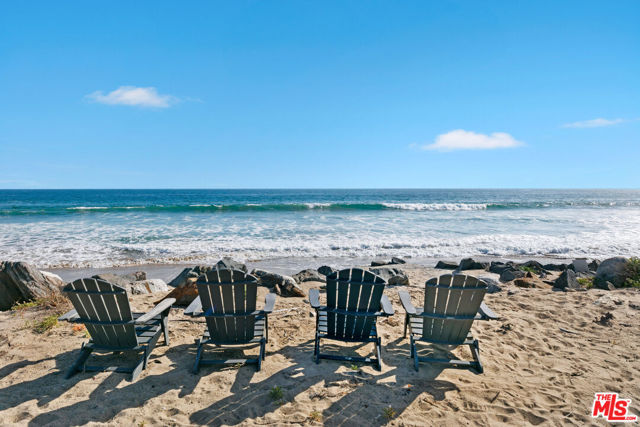 30830 Broad Beach Road, Malibu CA: https://media.crmls.org/mediaz/5fa55552-bc23-4739-baa7-7f388c20bc19.jpg