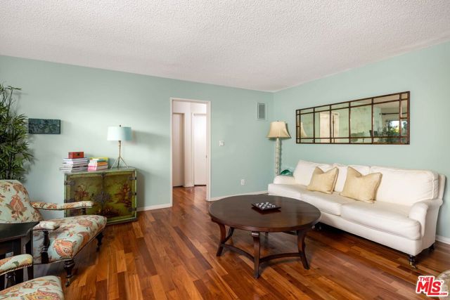 516 San Vicente Boulevard, 109 photo 5