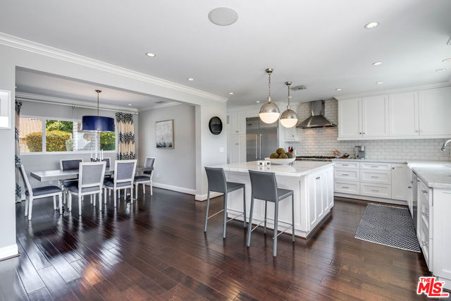 8407 Skyline Drive, Los Angeles CA: https://media.crmls.org/mediaz/5fa64c35-b043-47f0-99e9-5e71fd4e1e4d.jpg