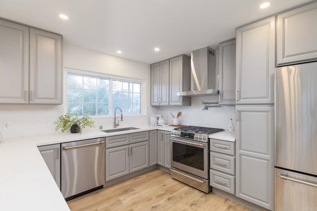 Detail Gallery Image 5 of 38 For 1674 Evergreen St, Point Loma,  CA 92106 - 3 Beds | 2 Baths