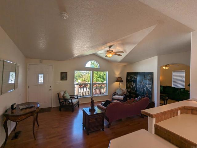 Detail Gallery Image 11 of 28 For 1351 Pepper Drive #52,  El Cajon,  CA 92021 - 3 Beds | 2 Baths