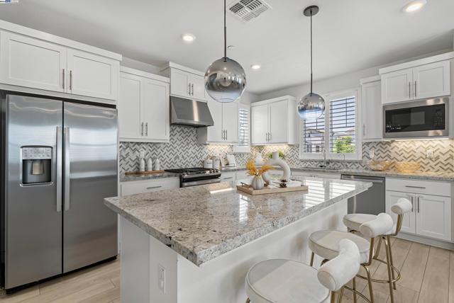37456 Sand Drift Rd, Newark CA: https://media.crmls.org/mediaz/5fa6ff63-dbf8-4bcd-ac9a-f9a6656008de.jpg
