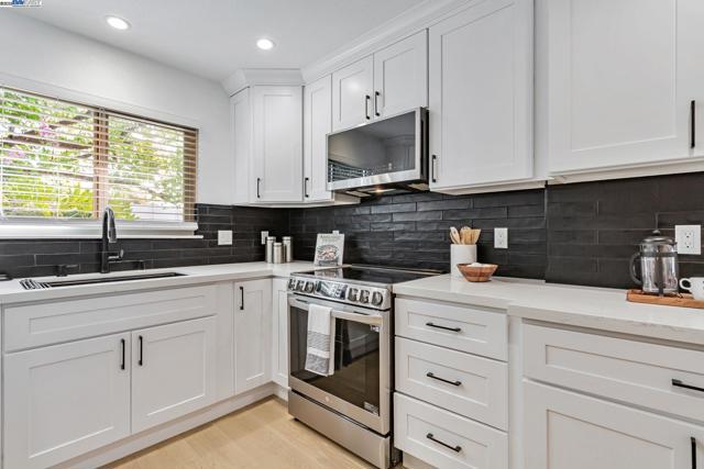 6976 Allegheny Dr, Dublin CA: https://media.crmls.org/mediaz/5fa72cee-4aa8-4bd5-b166-73221795c859.jpg