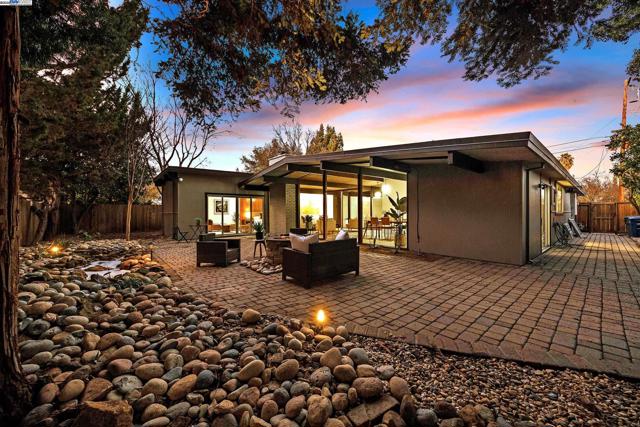 4004 Salem St, Concord CA: https://media.crmls.org/mediaz/5fa72cfe-ba07-46fa-a838-73107a290be1.jpg