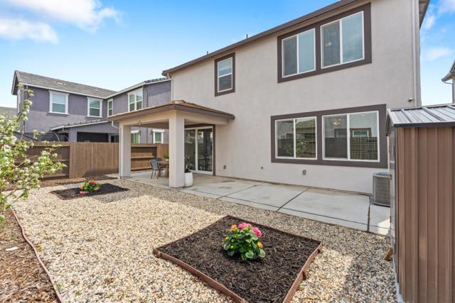 8243 Blue Coral Avenue, Elk Grove CA: https://media.crmls.org/mediaz/5fa73ff1-c4a4-4d98-815d-1fbf1797f20d.jpg