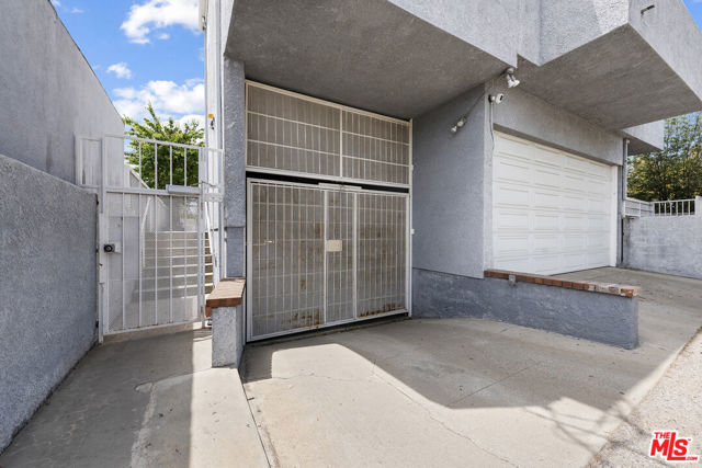2638 S Barrington Avenue, Los Angeles CA: https://media.crmls.org/mediaz/5fa740f6-5a93-45a6-90f7-ab3ba1d10238.jpg