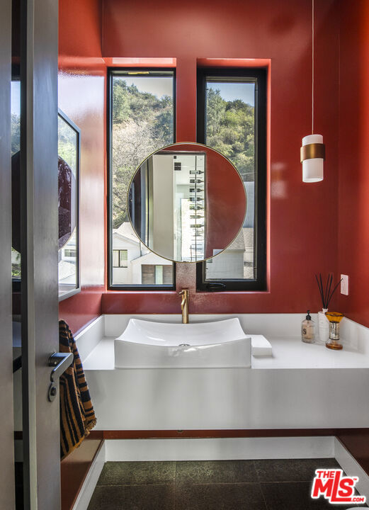 8145 Willow Glen Road, Los Angeles CA: https://media.crmls.org/mediaz/5fa7f549-3f43-4b97-854c-dad6d6a0dd63.jpg