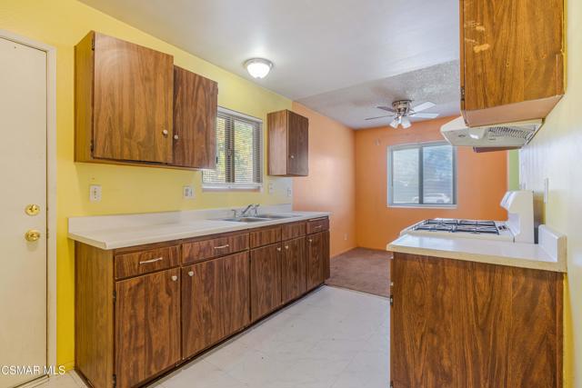 1421 Sequoia Avenue, Simi Valley CA: https://media.crmls.org/mediaz/5fa8e23d-5ac7-46a8-b5db-ea339ce36ef7.jpg