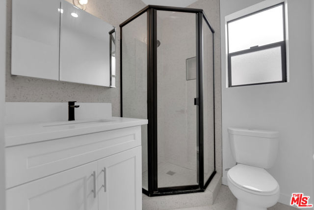 1254 9th Street, Santa Monica CA: https://media.crmls.org/mediaz/5fa8f237-5a5f-42f3-9a18-939540ac0612.jpg