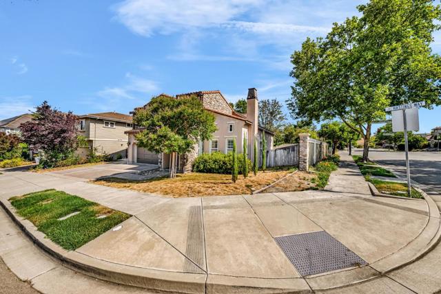 3099 Hastings Way, San Ramon CA: https://media.crmls.org/mediaz/5faa1353-2207-40a9-a2ef-24166732e76b.jpg