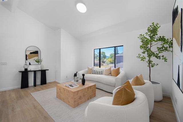 824 14th Ave, Menlo Park CA: https://media.crmls.org/mediaz/5faa3e6f-efb0-4c5d-a1a7-536a202c5f33.jpg
