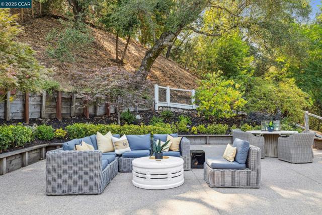 1023 Ameno Court, Lafayette CA: https://media.crmls.org/mediaz/5faa4971-edc3-46cc-b920-8742508cc403.jpg