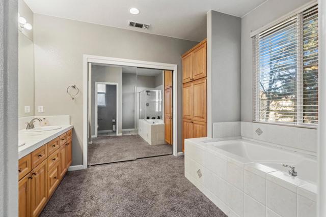 4008 Cortona Drive, Modesto CA: https://media.crmls.org/mediaz/5faa562d-7258-41d6-be3f-35e07298b67b.jpg