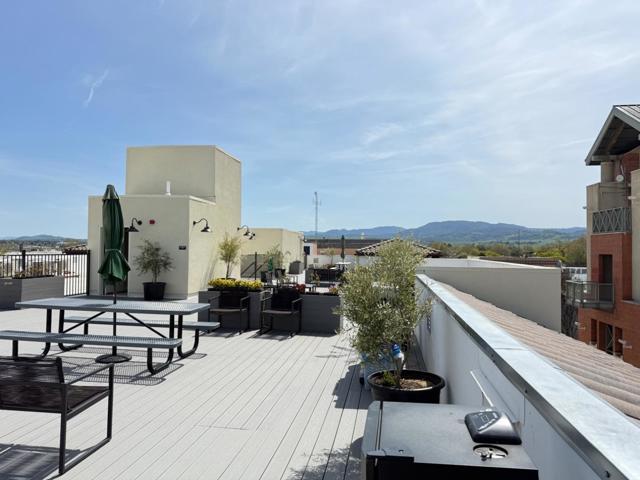 400 San Benito Street, Hollister CA: https://media.crmls.org/mediaz/5faafed3-4efe-4880-837d-3d28f4406b9d.jpg