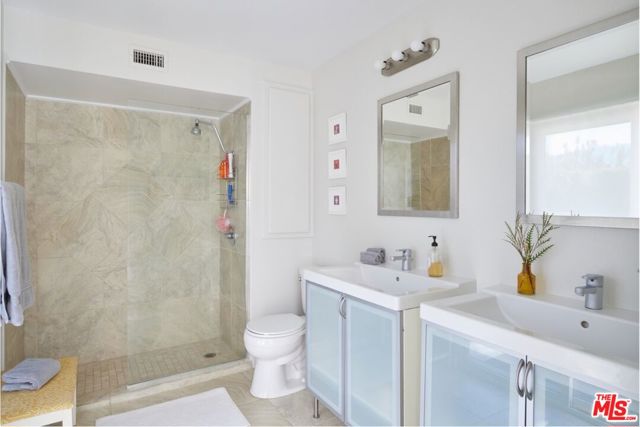 2291 E Calle Papagayo, Palm Springs CA: https://media.crmls.org/mediaz/5fab108d-8271-4fec-99cf-09b34e280188.jpg