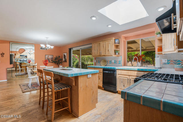 3317 Dalhart Avenue, Simi Valley CA: https://media.crmls.org/mediaz/5fab7ef6-5d5e-4f96-ac39-b25a4017cc4f.jpg