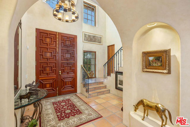 25127 Jim Bridger Road, Hidden Hills CA: https://media.crmls.org/mediaz/5fabb497-c299-4478-a89f-a57f2aedbce9.jpg