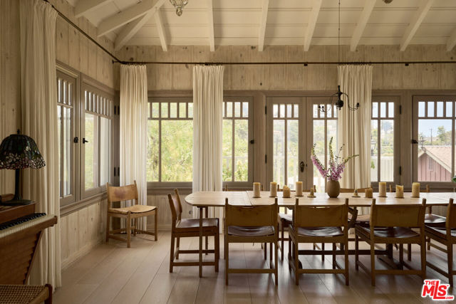 239 W Channel Road, Santa Monica CA: https://media.crmls.org/mediaz/5fabd0f7-02e9-4363-959c-c2669c3713dd.jpg