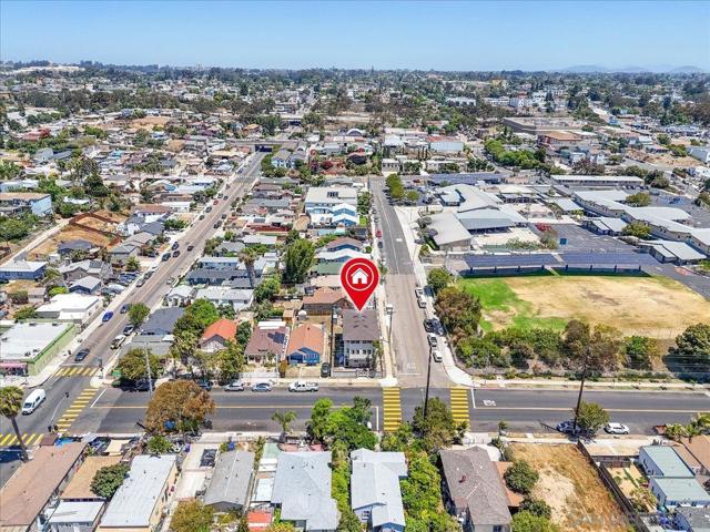 2832 34 K St, San Diego CA: https://media.crmls.org/mediaz/5fac0189-b2ba-4c02-9fd3-ffe97a78c5e2.jpg