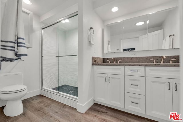 13224 Admiral Avenue, Marina del Rey CA: https://media.crmls.org/mediaz/5fac39d1-f461-431a-acd1-234eecd13ac9.jpg