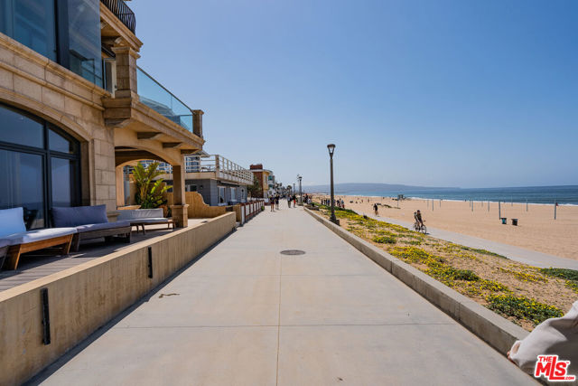 325 10th Street, Manhattan Beach, California 90266, ,Multi-Family,For Sale,10th,23294569