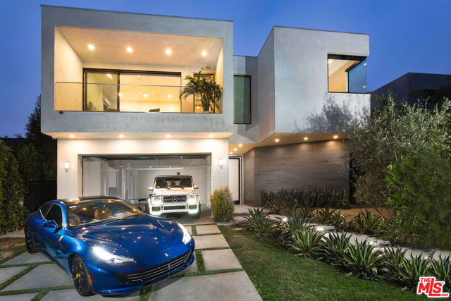 726 N Martel Avenue, Los Angeles CA: https://media.crmls.org/mediaz/5fac844b-620f-4812-9ae0-aaf50b08d2e6.jpg