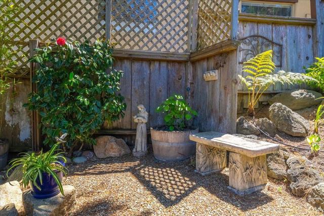 1 Windsor Rise, Monterey CA: https://media.crmls.org/mediaz/5faca0ce-5e34-474c-9601-cccaefab8953.jpg