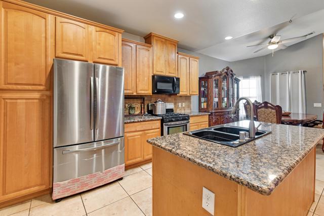 1239 Red Sea Avenue, Thermal CA: https://media.crmls.org/mediaz/5facdf2a-ad53-487a-9f2d-9ee8589bf7d5.jpg