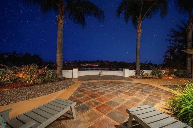 2860 Via Rancheros Way, Fallbrook CA: https://media.crmls.org/mediaz/5fadda89-e48f-46d1-9508-a1e78a4ff9c7.jpg