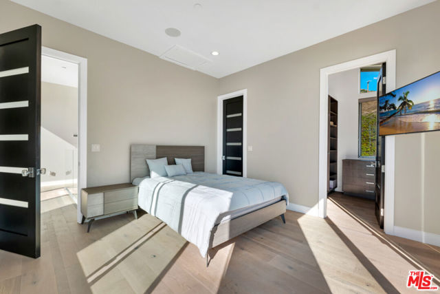 25423 Malibu Road, Malibu CA: https://media.crmls.org/mediaz/5fae0f4c-71dd-4b40-b9ed-6a044274c695.jpg