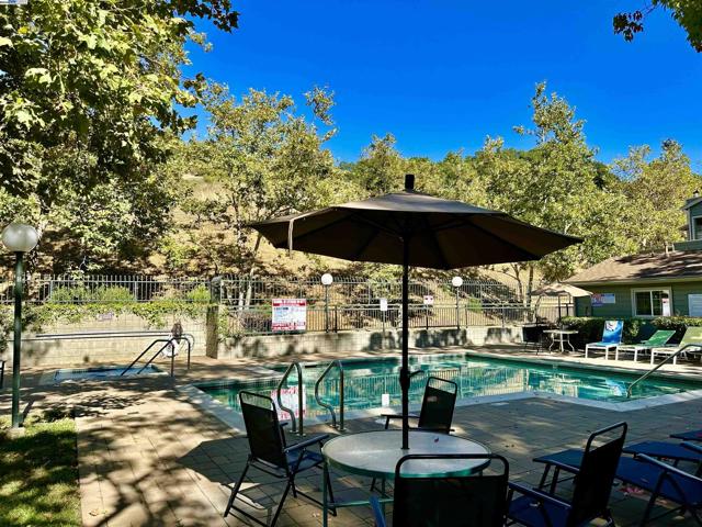 Image 20 of 22 For 700 Canyon Oaks Dr  B