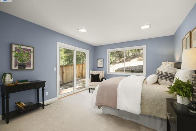 10 Easton Ct, Orinda CA: https://media.crmls.org/mediaz/5faea29e-8762-4916-b3fd-5cc68560d1c1.jpg