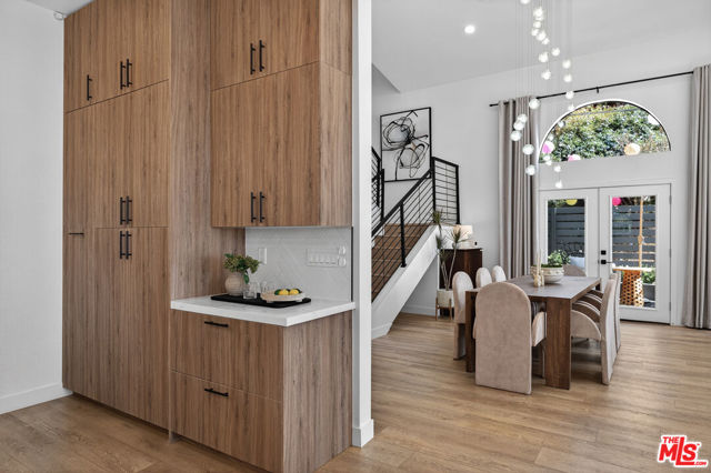 2603 Crestmoore Place, Los Angeles CA: https://media.crmls.org/mediaz/5faf1b3e-fcb7-4408-bf74-ba6a9a038dd2.jpg