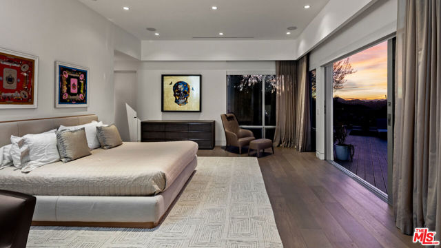 2630 EDEN Place, Beverly Hills CA: https://media.crmls.org/mediaz/5fb077bd-64fc-484e-8ee1-1f7a295a489c.jpg
