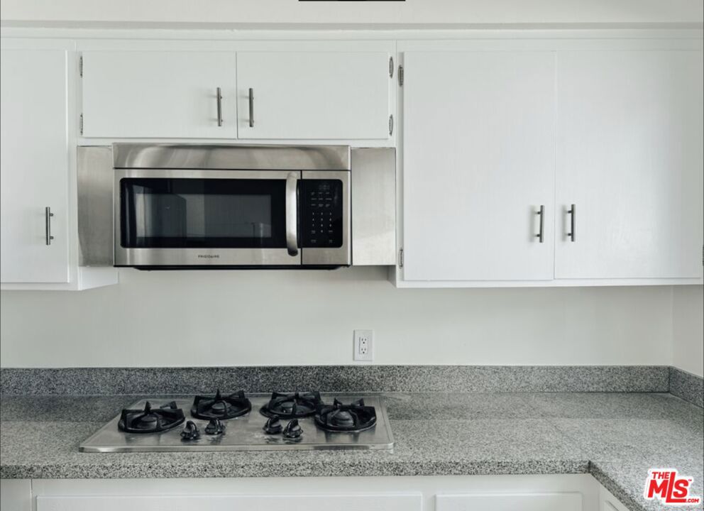 https://media.crmls.org/mediaz/5fb0ab5c-5117-49e6-9e78-e8c0f196cf6a.jpg?preset=X-Large