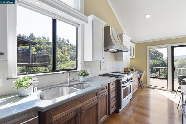 25 Watchwood Ct, Orinda CA: https://media.crmls.org/mediaz/5fb0ac4e-30a9-458a-93ab-0ca69eeed159.jpg