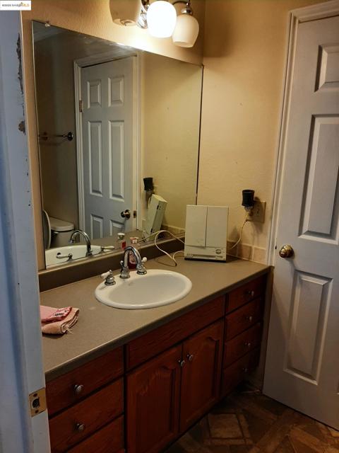 34 Mark Lane, Antioch CA: https://media.crmls.org/mediaz/5fb143ac-70ad-4b0a-ac7d-1b0ac6a8d01b.jpg