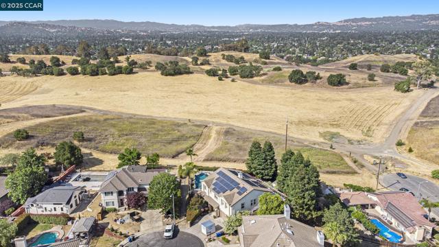4001 Browning Dr, Concord CA: https://media.crmls.org/mediaz/5fb166cf-5415-45a5-8e0e-3e917e978636.jpg