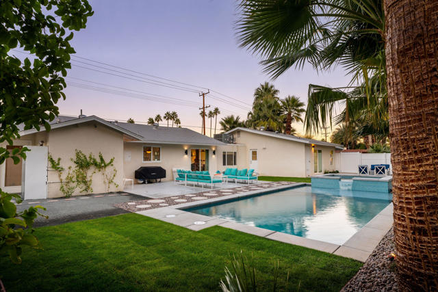 1125 E Sunny Dunes Road, Palm Springs CA: https://media.crmls.org/mediaz/5fb17bf1-36ae-4707-aebb-57ff33a6c8f3.jpg