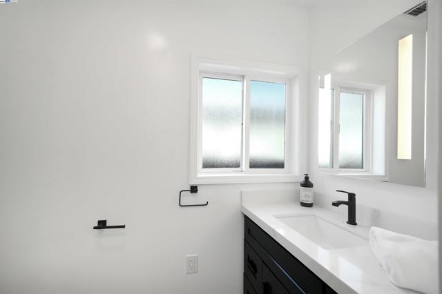 3254 Keith Ave, Castro Valley CA: https://media.crmls.org/mediaz/5fb1c325-8d6f-435d-9aba-973d2a2ef515.jpg