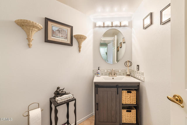 800 Calle Higuera, Camarillo CA: https://media.crmls.org/mediaz/5fb2b4e6-136f-43bf-b634-3e3bb346d175.jpg
