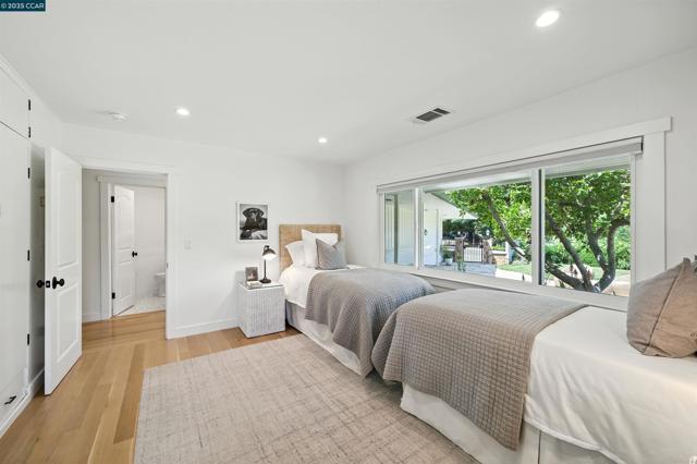 3363 Springhill Rd, Lafayette CA: https://media.crmls.org/mediaz/5fb30789-9dab-468c-b2f6-414672e672fe.jpg