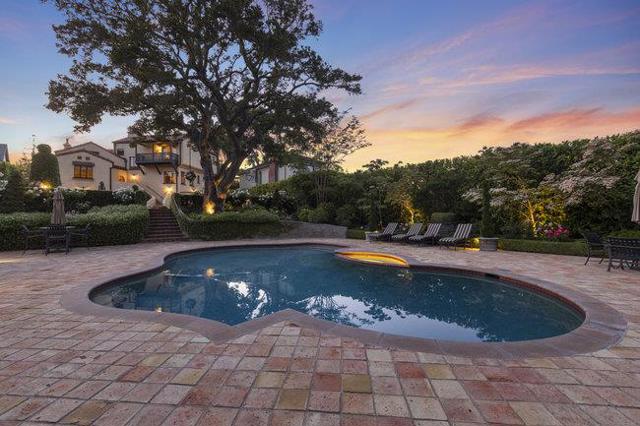 2307 Easton Drive, Burlingame CA: https://media.crmls.org/mediaz/5fb333b2-65ea-4745-811b-aa0e2dadae1f.jpg