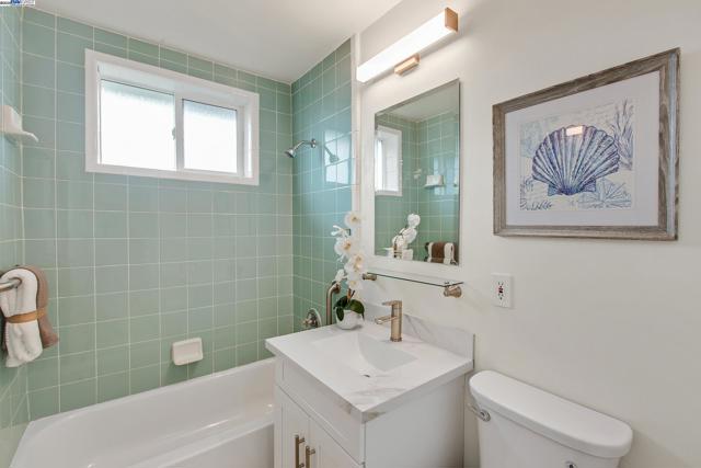 30847 Prestwick Ave, Hayward CA: https://media.crmls.org/mediaz/5fb40a2a-08be-4aaa-9c9f-1d1002506fdf.jpg