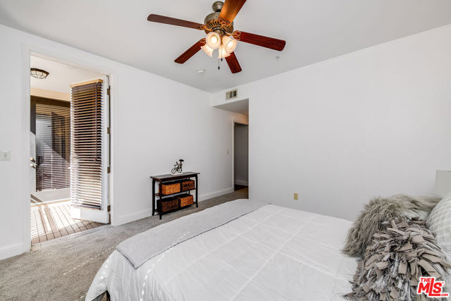 4724 Kester Avenue, Sherman Oaks CA: https://media.crmls.org/mediaz/5fb40a4d-12c1-4354-8a82-a5b14451cbaf.jpg