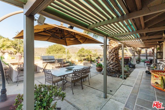 4837 Round Top Drive, Los Angeles CA: https://media.crmls.org/mediaz/5fb41a97-d0ad-41c0-85e4-12074b2df679.jpg